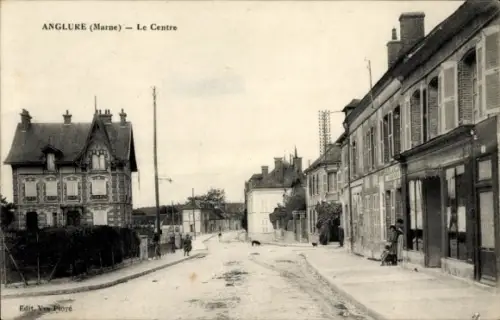 Ak Anglure Marne, ANGLURE (Marne), Le Centre, Straßenansicht, Häuser, Menschen