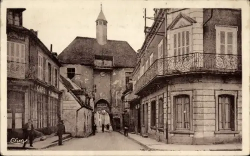 Ak Ainay le Château Allier, Horloge, cote Est