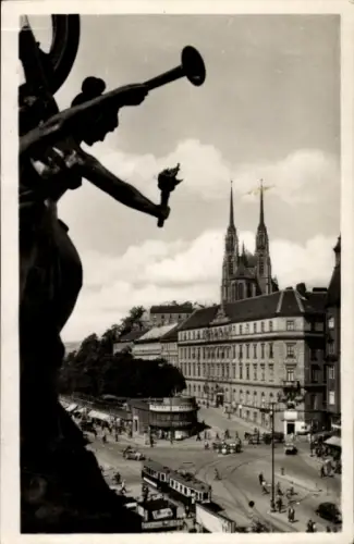 Ak Brno Brünn Südmähren, Bahnhof, Kreuzung, Kirche