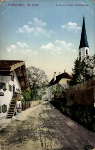 Ak Mattighofen in Oberösterreich,  Ob.-Oest, alte Reichsstraße, Häuser, Baumallee