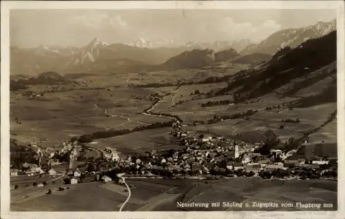 Ak Nesselwang im Allgäu, Nesselwang mit Sauling, Zugspitze, Flugzeugansicht