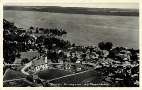 Ak Tutzing am Starnberger See Oberbayern, Luftaufnahme von Tutzing am Starnberger See, Kirche im 