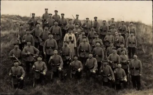 Foto Ak  Nordseebad Wangerooge, Inselwache West nach einer Felddienstübung 1915, Feldw. Ltn. Robain