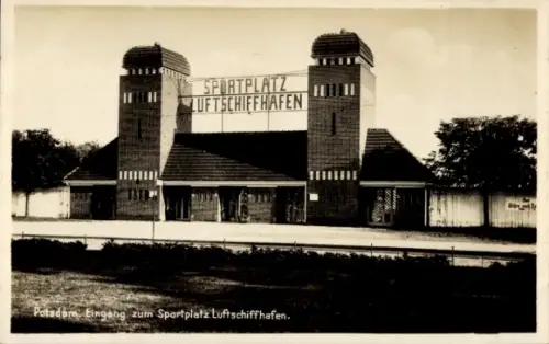 Ak Potsdam, Eingang zum Sportplatz Luftschiffhafen