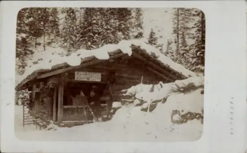 Foto Ak Kanton Bern Schweiz, Klubhütte, Berghütte, Winteransicht