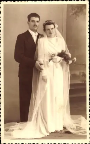 Foto Ak Brautpaar, Trauung, Braut, Blumen