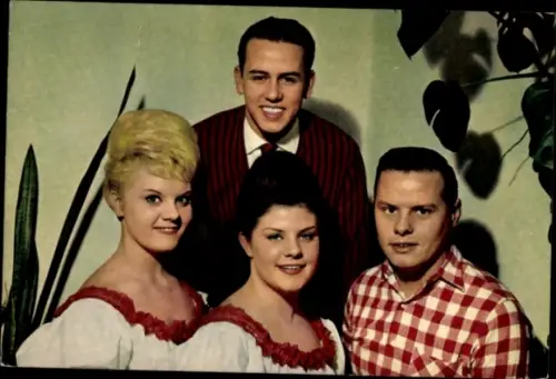 Ak  The Fouryo's, Musikgruppe, Dick van Niehoff, Joyce Schouten, Jetty Schouten, Jan Schouten