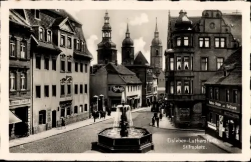 Ak Lutherstadt Eisleben Sachsen Anhalt, Stiftsplatz, G. Hermann Lindrath, E. Funke Rathausdrogerie
