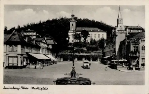 Ak Dorfilm Leutenberg in Thüringen, Marktplatz, Gebäude,  Architektur, Straßenansicht
