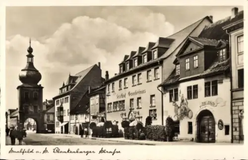 Ak Saalfeld an der Saale Thüringen, Stadtansicht mit alten Gebäuden, Uhrturm, Blankenburger Straß