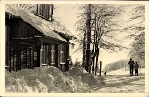 Ak Schleusingen in Thüringen, Stutenhaus, Berggaststätte, VEB Carl Zeiss Jena, Winter, Skifahrer