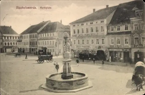 Ak Bischofswerda in Sachsen, Marktplatz, Brunnen, Hotels, Geschäfte,  Architektur
