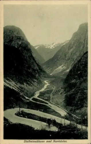 Ak Stalheim Norwegen, Stalheimskleven, Narödalen, wunderschöne Berglandschaft, Fluss sichtbar