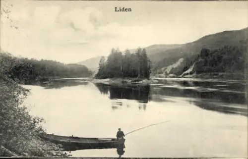 Ak Liden Schweden, Landschaft, Fluss, Fischer, Boot, Liden