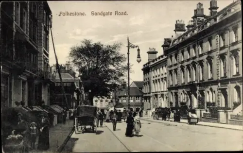 Ak Folkestone Kent England,  Sandgate Road, Straßenansicht, Kutschen, Menschen