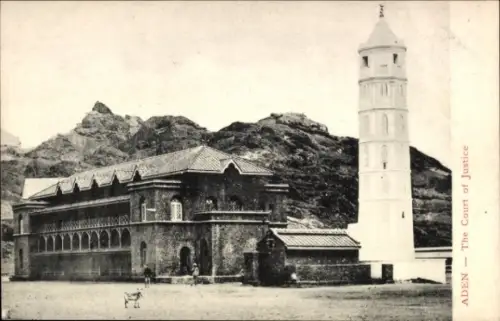 Ak Aden Jemen, Gerichtshof von  Gebäude, Uhrturm, Hund