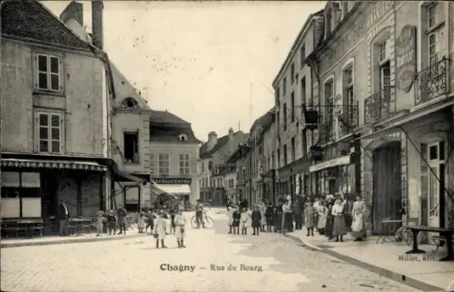 Ak Chagny Saône et Loire, Straße mit Menschen, Fahrrädern, Geschäften,  , Chagny