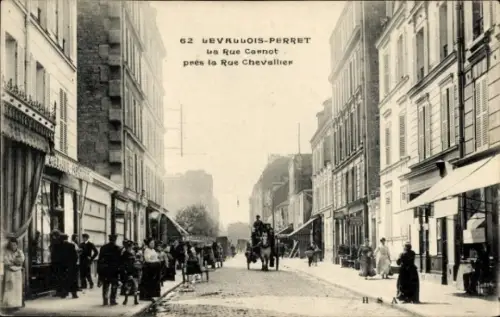 CPA Levallois Perret Hauts de Seine, Rue Carnot près la Rue Chevalier