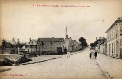 Ak Jonchery sur Vesle Marne, La Rue de Fismes, L'Abreuvoir, Straßenpartie