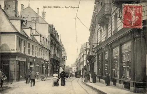 Ak Bourges Cher, Rue Moyenne,  Straßenansicht,  , Personen, Pferdefuhrwerke