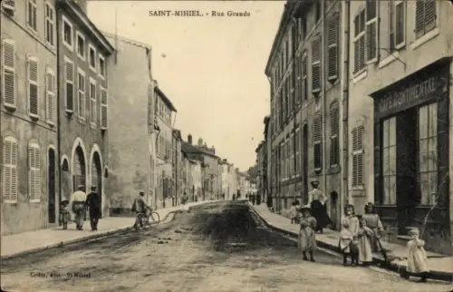 Ak Saint Mihiel Lothringen Meuse, Rue Grande, Café