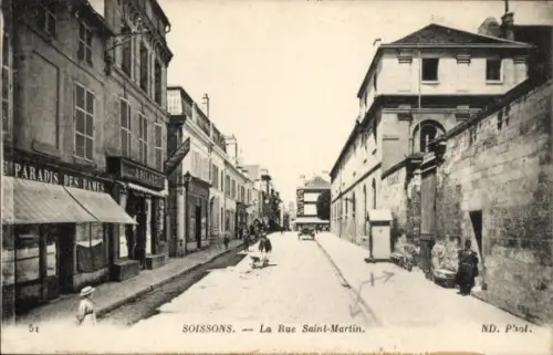 Ak Soissons Aisne, Straße mit Geschäften, Menschen, Paradis des Dames, La Rue Saint-Martin