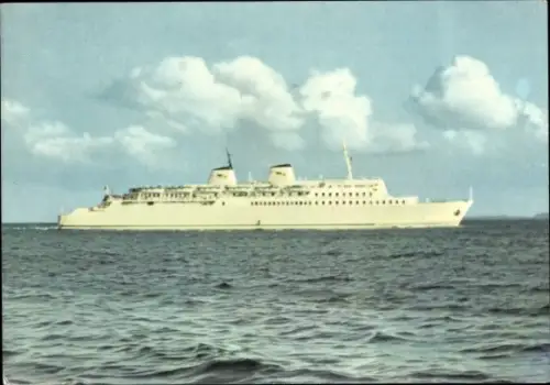 Ak DDR Großfähre Saßnitz in Fahrt, Fährschiff, Ansicht Steuerbord