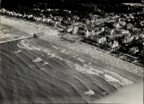 Foto Seebad Binz auf Rügen, Fliegeraufnahme vom Strand, Promenade