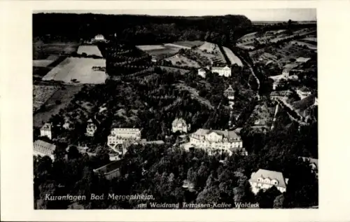 Ak Bad Mergentheim in Tauberfranken, Luftaufnahme  Kuranlagen, Terrassen-Kaffee Waldeck