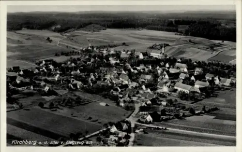Ak Kirchberg in Sachsen, Luftbild  Häuseransicht, Landschaft, keine Personen