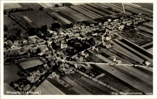 Ak Winterfeld in der Altmark, Luftaufnahme von Winterfeld, nformat, Schwarz-Weiß