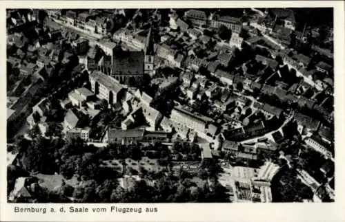 Ak Bernburg an der Saale, Luftaufnahme, Stadtansicht, Gebäude, St. Aegidienkirche, 1942