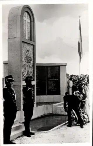Ak Koninklijk bezoek aan de Provincie Zeeland, 1950, Ehrenmal, Kranzniederlegung