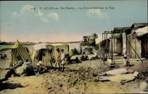 Ak Saint Gilles sur Vie Vendée, La Cure de Soleil sur la Plage
