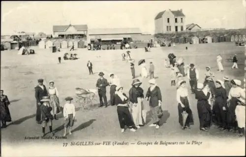 Ak Saint Gilles sur Vie Vendée, Groupes de Baigneurs sur la Plage