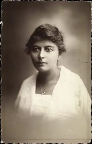 Foto Ak Frau-Porträt, Frisur