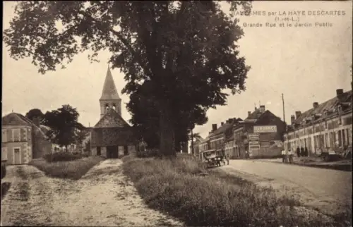CPA La Haye Descartes Indre et Loire, Grande Rue, Jardin Public
