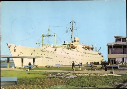 Ak FDGB Urlauberschiff MS Völkerfreundschaft im Hafen