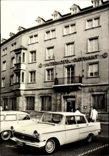 Ak Weimar in Thüringen, Interhotel Elephant, PKW