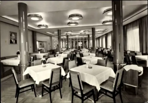 Ak Nordhausen am Harz, Innenaufnahme eines Restaurants, Tische mit weißen Tischdecken, geschmackv