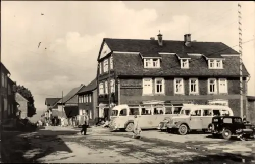Ak Masserberg in Thüringen, Busse am Erholungsheim VEB Jenaer Glaswerke Schott & Gen.