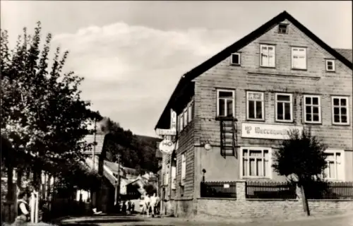 Ak Fehrenbach Masserberg in Thüringen, Foto eines Gasthauses, Straßenansicht, ältere Architektur