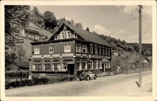 Ak Katzhütte im Schwarzatal Thüringen, Restaurantgebäude, ländliche Landschaft, alte Autokultur