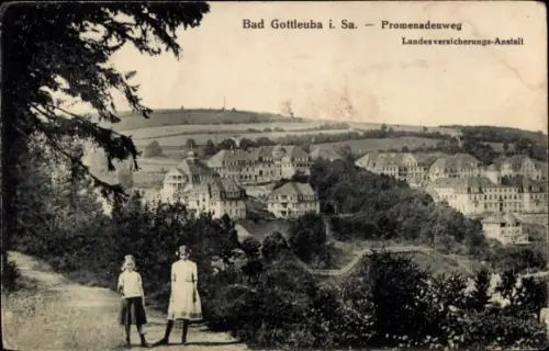 Ak Bad Gottleuba in Sachsen, Stadtansicht, Promenadenweg, zwei Mädchen, ältere Gebäude