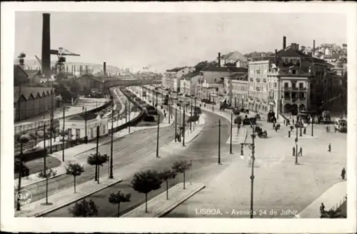 Ak Lisboa Lissabon Portugal,  Avenida 24 de Julho, Straßenansicht, Gebäude, Schienen
