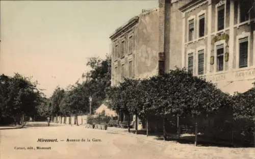Ak Mirecourt Lothringen Vosges, Avenue de la Gare, Bäume, Gebäude, Restaurant