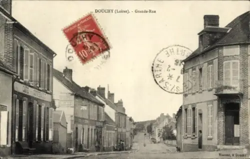 Ak Douchy Loiret, Schwarze und weiße , Straße, Häuser, Chocolat Menier, Stempel