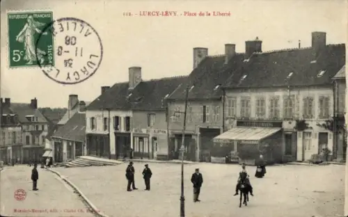 Ak Lurcy Levy Allier, Place de la Liberte, Café de l'Univers, Hotel
