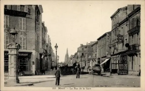 Ak Niort Deux Sèvres, Straße mit Geschäften, Pferdefuhrwerk, Menschen, Hotel, Restaurant