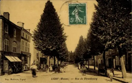 Ak Ligny Meuse, Straße mit Bäumen, Menschen, Häusern, Poststempel, französische Briefmarke